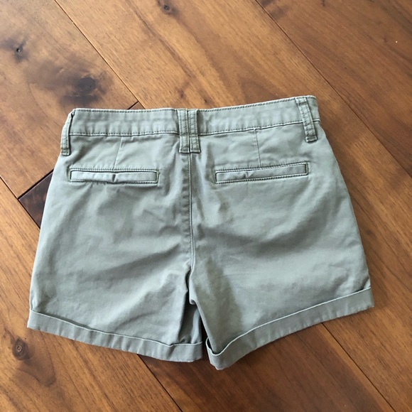 Arizona Jean Company army green shorts size 1 - Picture 2 of 3
